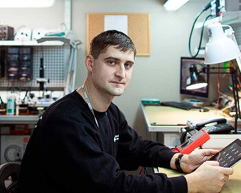 Мастер сервисного центра по ремонту техники Pentax